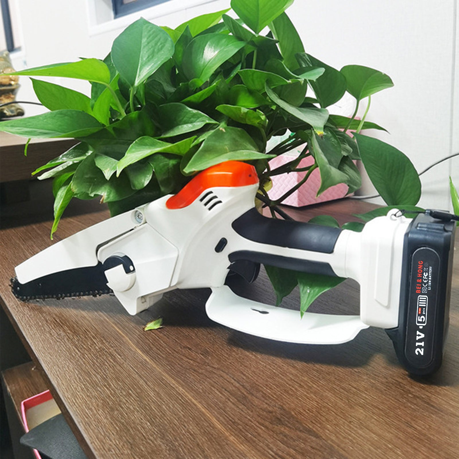 Handheld Electric Chainsaw Portable Brushless One-Hand Woodworking-Saw Rechargeable Cordless Mini Wood Cutter for Gardening Pruning Trimming